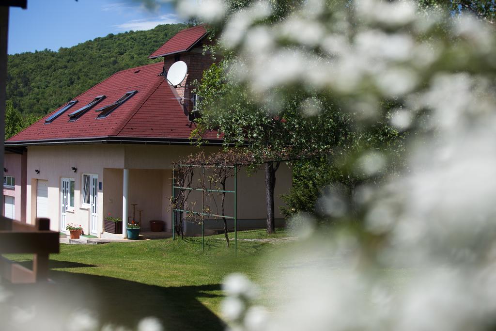 Apartment Oreskovic Otocac Exterior photo