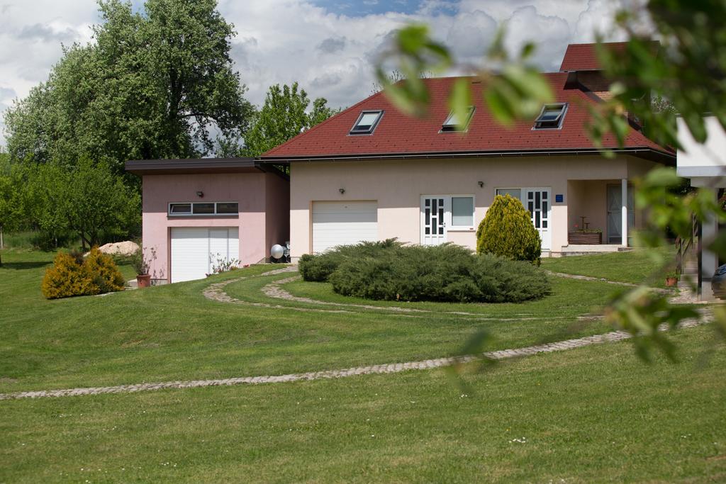 Apartment Oreskovic Otocac Exterior photo