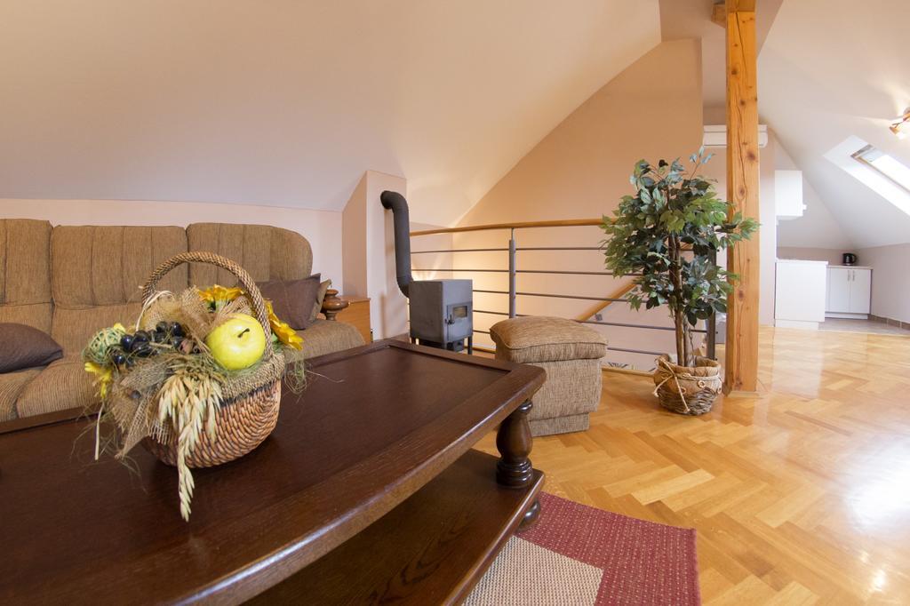 Apartment Oreskovic Otocac Exterior photo
